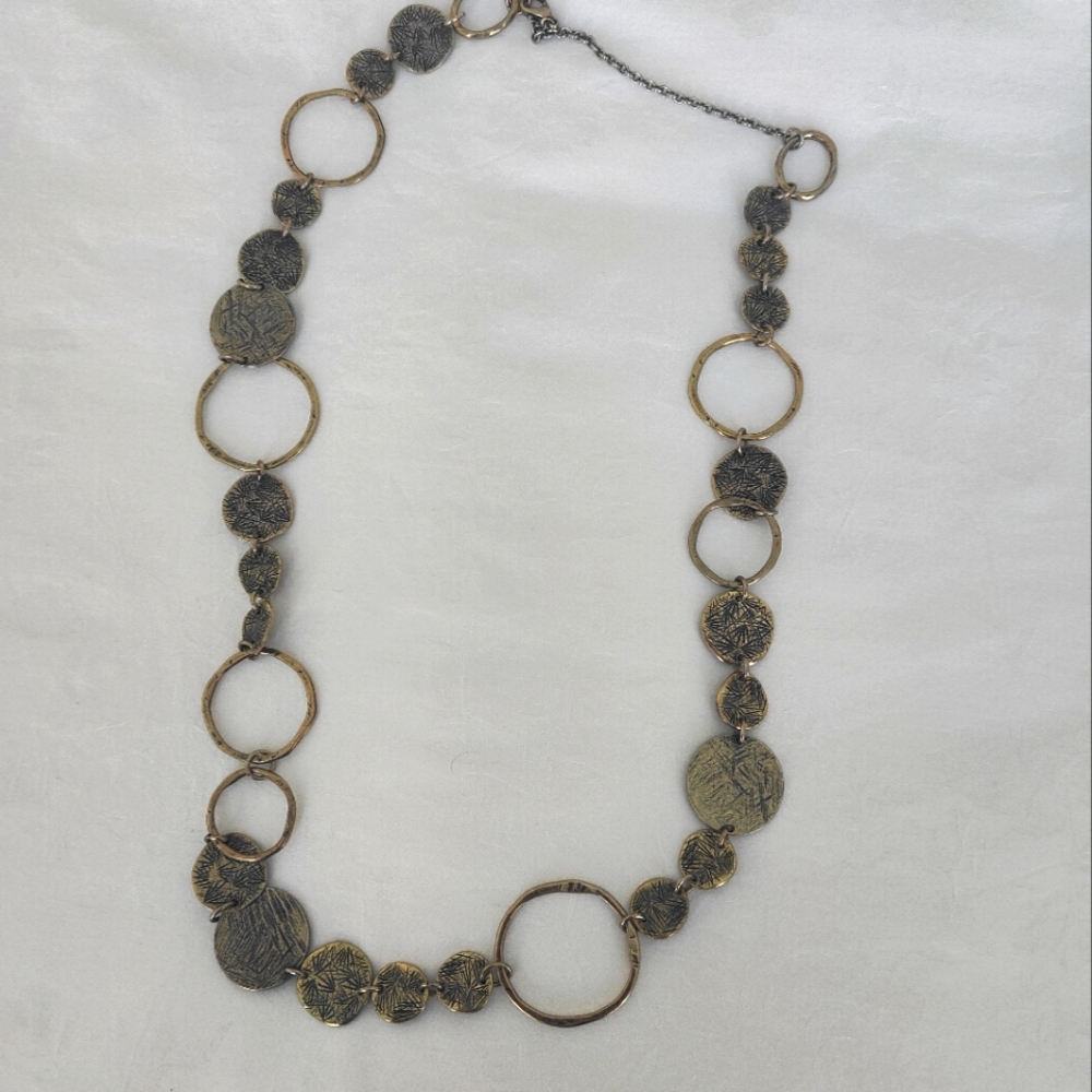 Necklace in brass tones